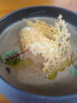 Glace pain grillé, tuile de pain, creme ail noir at La Belle Verte in Toulouse