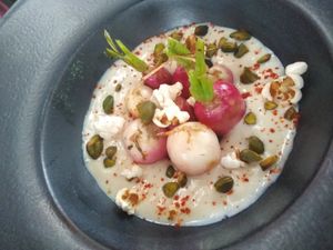 Radis rôtis, miso, pistaches at La Belle Verte in Toulouse