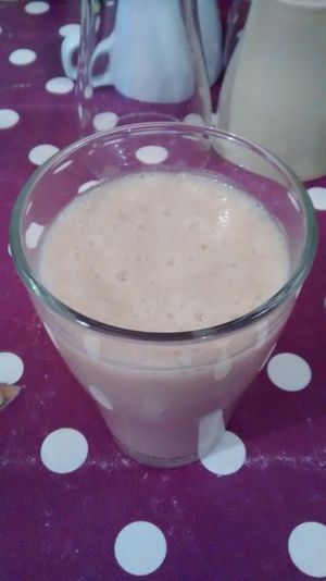 Banana smoothie included in the brunch formula at La Belle Verte in Toulouse