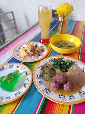 Albóndigas de camote. Incluye plato de quinoa, postre y medio litro de agua de sabor at Chamaca Vegana in Mexico City