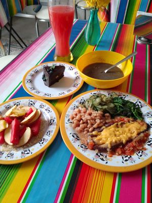 Berenjena rellena. Incluye plato de quinoa, postre y medio litro de agua de sabor at Chamaca Vegana in Mexico City