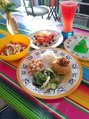 Nunca había probado la gelatina gari vegana está súper Deli y su textura  es muy muy gelatinosa jajaja  la manzana rellena se me hace un platillo super saludable y soy mega fan  at Chamaca Vegana in Mexico City