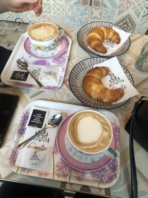 2 big cappucinos w oat/soy milk  at Conte Coffee To Go in Graz