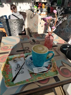 matcha latte with oatmilk, small at Conte Coffee To Go in Graz