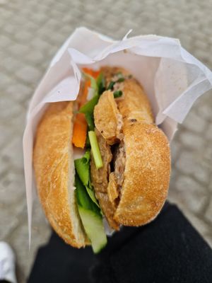 Vegan Bahn mi at Saveur de Bánh Mì in Berlin