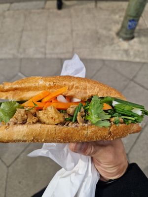 Vegan Bahn mi at Saveur de Bánh Mì in Berlin