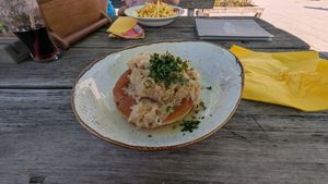 Kiachen mit Speck Sauerkraut, in der Karte steht nur Sauerkraut at Bergbahnen Rosshütte in Seefeld In Tirol