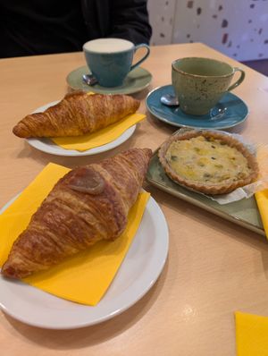 vegan croissants and savoury tart at Flora et Labora in Milan