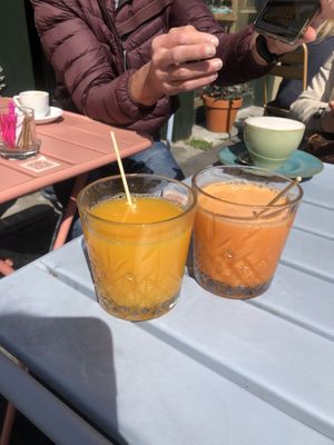 orange juice and apple carrot ginger   at Flora et Labora in Milan