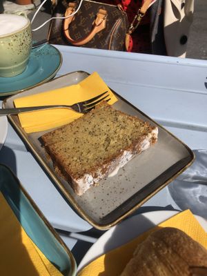 lemon poppyseed  at Flora et Labora in Milan