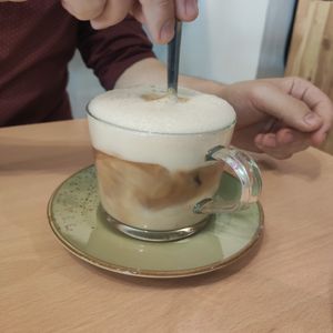 Latte with cookie syrup at Flora et Labora in Milan