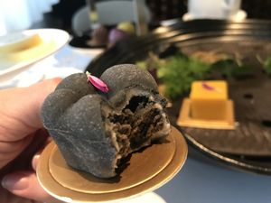 High tea servings: black sesame cake at King's Joy 京兆尹 in Beijing