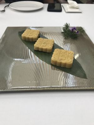 Moon cakes  at King's Joy 京兆尹 in Beijing