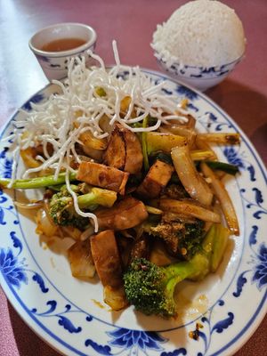 Mongolian vegan chicken with broccoli at Royal Dragon in Georgetown