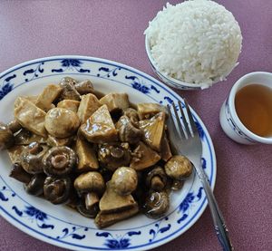 Mushrooms and vegan chicken at Royal Dragon in Georgetown