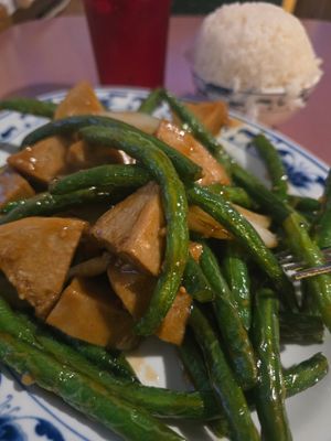 Garlic green beans with vegan chicken at Royal Dragon in Georgetown