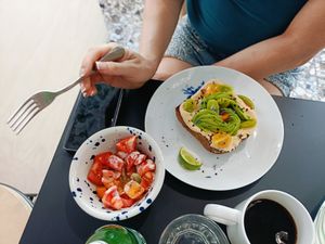 Ceviche di pomodori+ avocado toast con aggiunta di hummus at Checchi Brunch & Specialty Coffee in Brescia