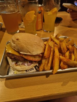  at Klüg Burgers in Mallorca