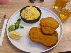 Wiener Schnitzel mit Erdäpfelsalat at Das Delicious in Vienna