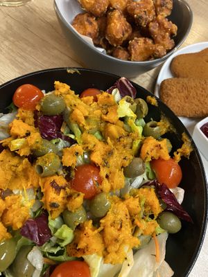 Hokkaido Salad and BBQ Cauliflower Wings in the background  at Das Delicious in Vienna