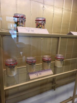 Humus and vegetables to take home at Sieben by Hanaa in Buehl