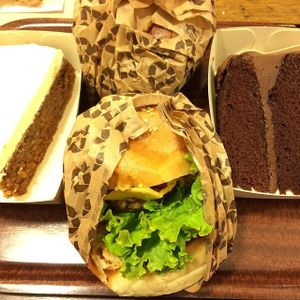 Delicious vegan food at East Side Burgers in Paris