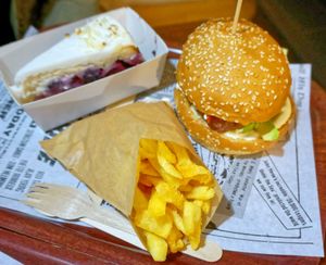 Space Inburger (limited edition) + Fries at East Side Burgers in Paris