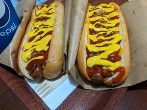  at East Side Burgers in Paris