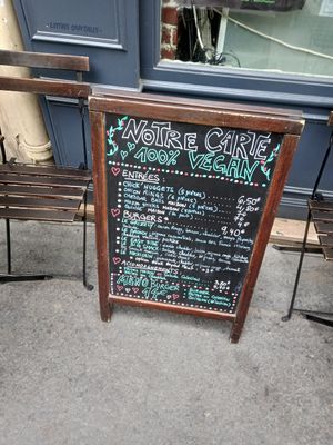  at East Side Burgers in Paris