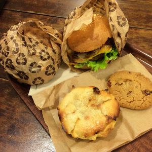 burger & pie at East Side Burgers in Paris