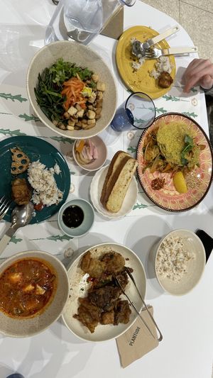Bibimbap, Mushrooms, Pad Thai, Spicy Tofu and Tomatoes   at Plantude - I'Park Mall Yongsan in Seoul