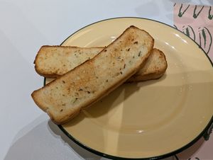 Garlic bread at Plantude - I'Park Mall Yongsan in Seoul