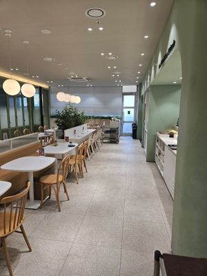 Plenty of inside dine at Plantude - I'Park Mall Yongsan in Seoul