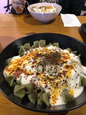 A normal portion (white bowl) and a big portion (black bowl)  at MANTI love in Hannover