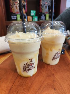 Passion fruit milkshake at Mulliri Vjeter in Durres