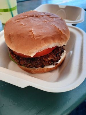 Burger at Ahonui in Kahului