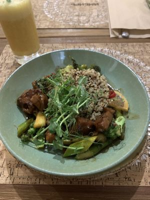 Seitan with asparagus and broccoli in coffee kombucha (with quinoa) at Cafe Imbir - Ginger in Kyiv