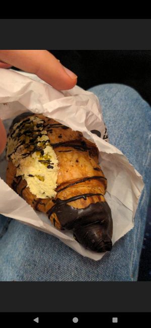 Pistaziencroissant mit luftiger Creme. at Bäckerei Riegler - Heidelberg Hbf in Heidelberg