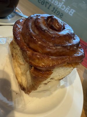 cinnamon roll vegan  at Bäckerei Riegler - Heidelberg Hbf in Heidelberg