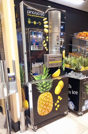 ananasschneidemaschine & orangensaftmaschine at Marktkauf Ratingen in Ratingen