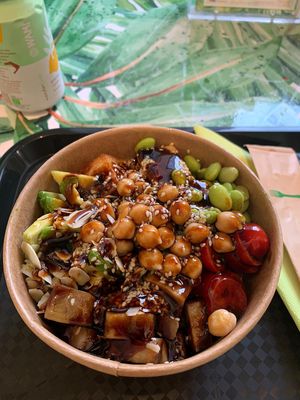 Medium bowl (including Seitan, tofu, edamame and soy sauce glaze)   at Green Bowl in Genoa
