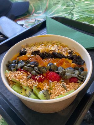 Fruit bowl with the ‘yellow’ mango etc base  at Green Bowl in Genoa