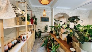   at Full Bloom Café in Nice