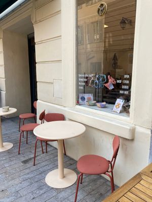  at Full Bloom Café in Nice