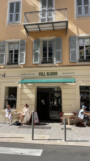   at Full Bloom Café in Nice