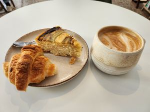  at Full Bloom Café in Nice