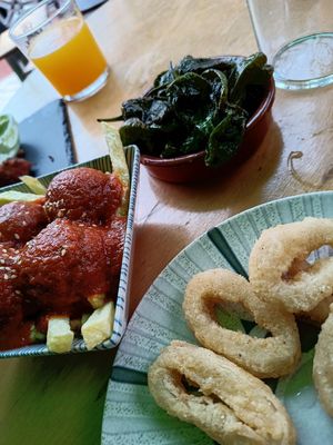 Mega leckeres, komplett veganes Essen 💚 Super freundlicher Service 🙏 Muchas gracias 🙌 at La Vegana Taperia Playa in Torre Del Mar