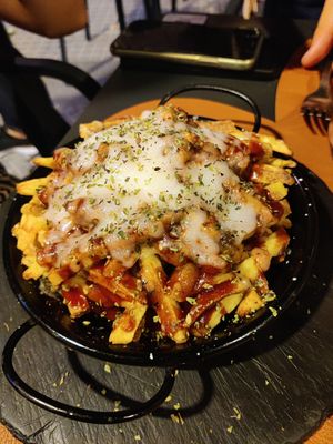 Bbq cheese fries at Nëbula Restaurante in Cadiz