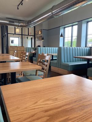 Interior  at Honest Restaurant Cleveland in Parma Heights