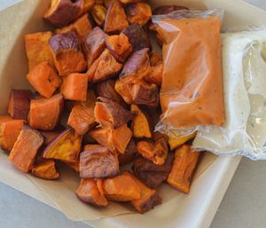 Papitas de camote con aderezo César vegano a base de almendras  at Santa Semilla in Torreon